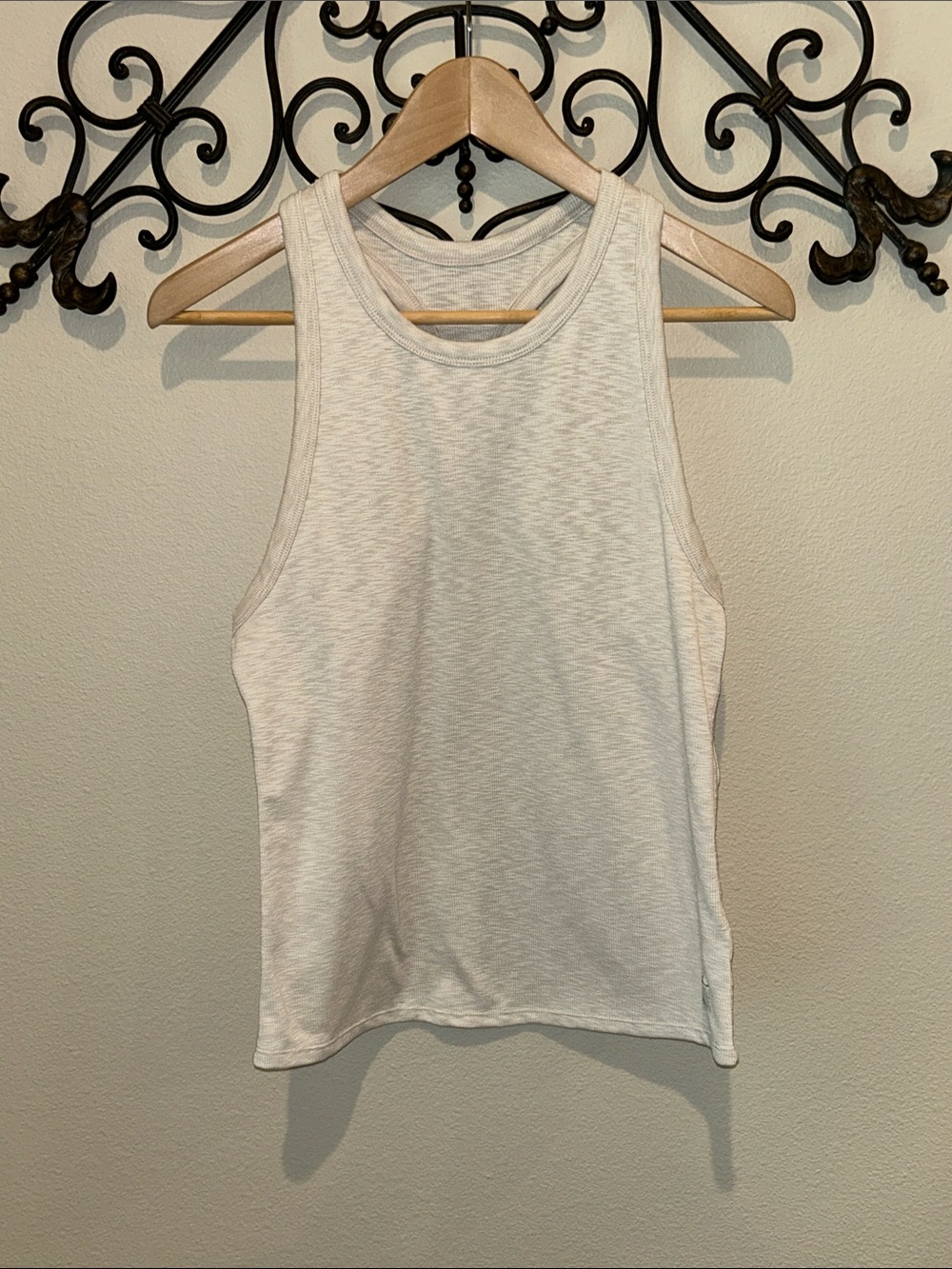 VUORI "SUNRISE" HIGH NECK RIBBED TANK SIZE LARGE